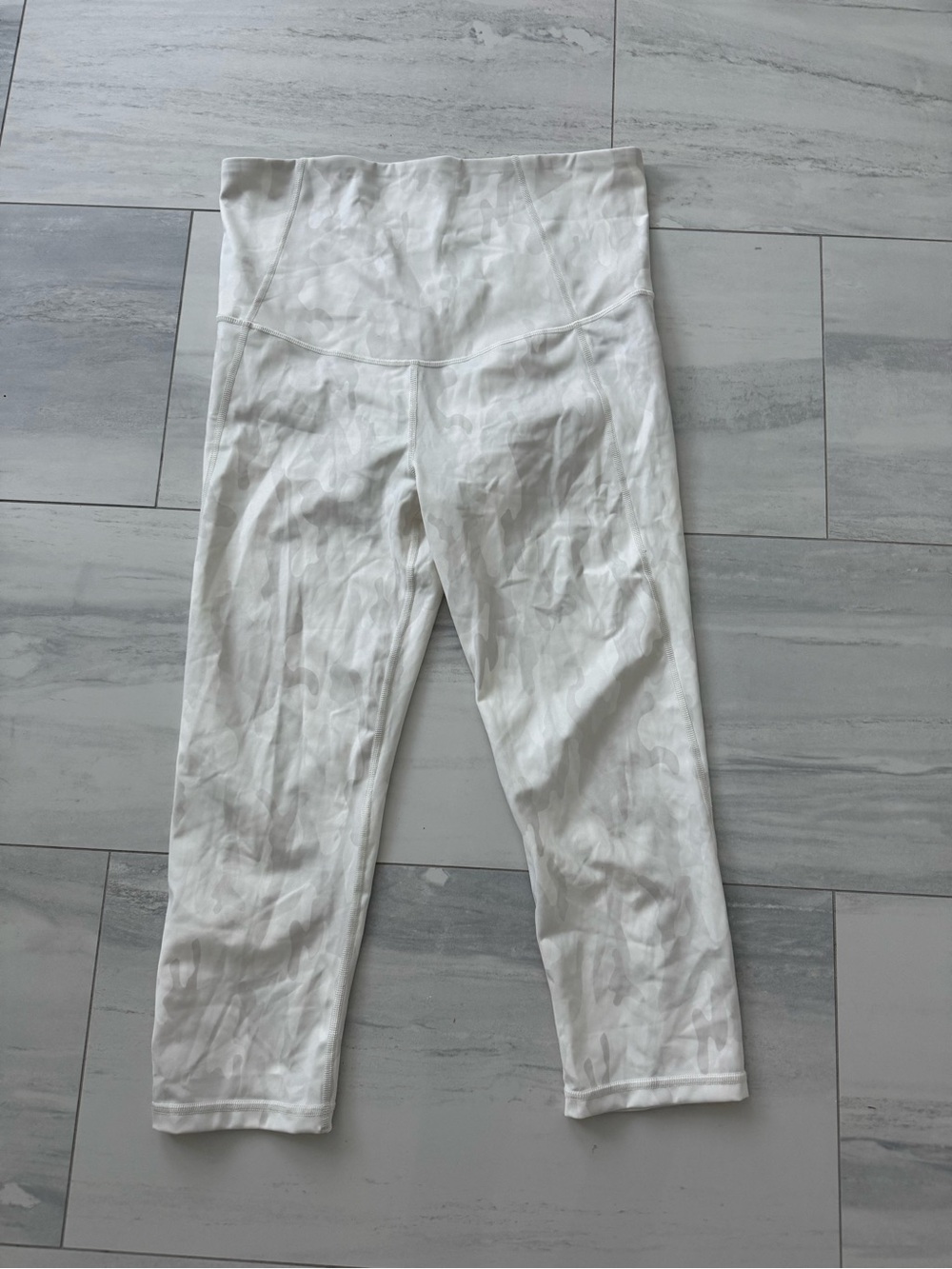 Gap Fit Maternity White Camo High-Waist Over the Belly Workout Leggings - Picture 6 of 6